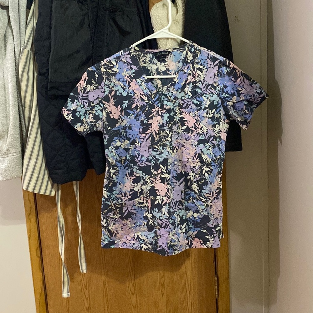 Floral xs scrub top